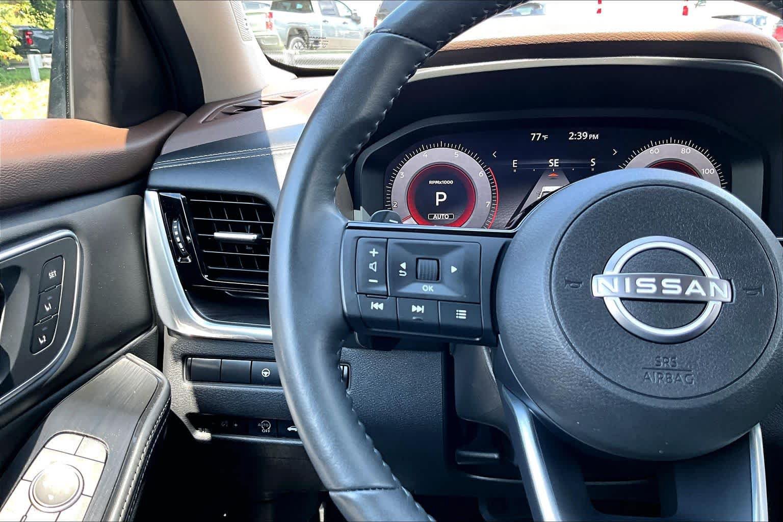 Used 2023 Nissan Rogue Platinum AWD/4WD image 24