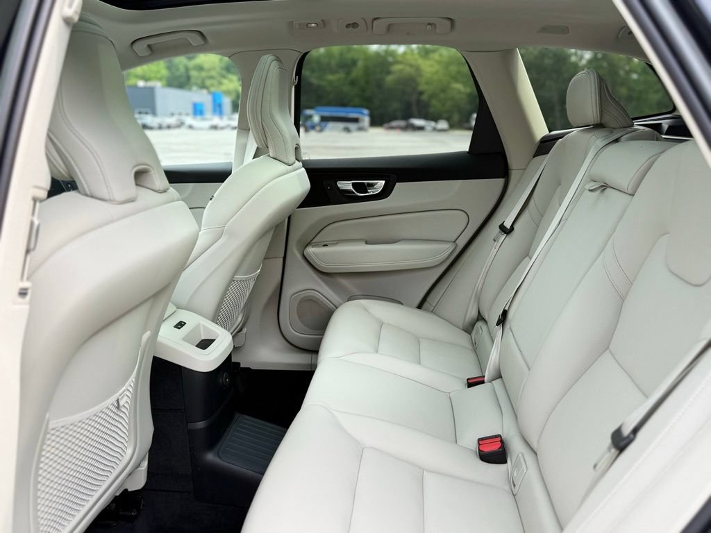 Used 2023 Volvo XC60 T8 Plus w/ Climate Package AWD/4WD image 24
