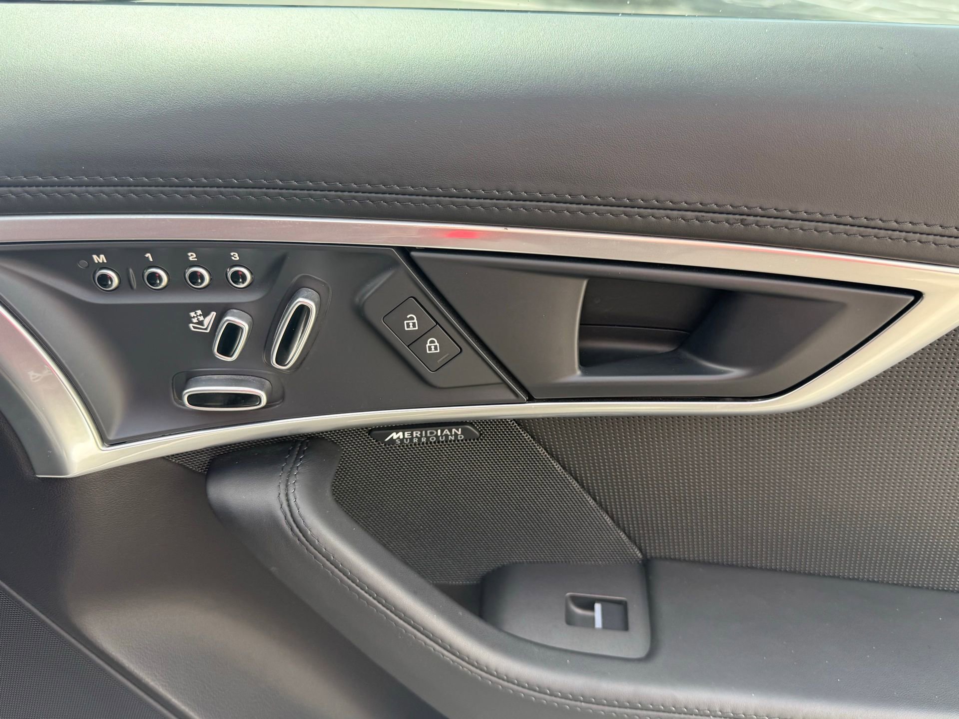 Used 2023 Jaguar F-TYPE R-Dynamic image 27