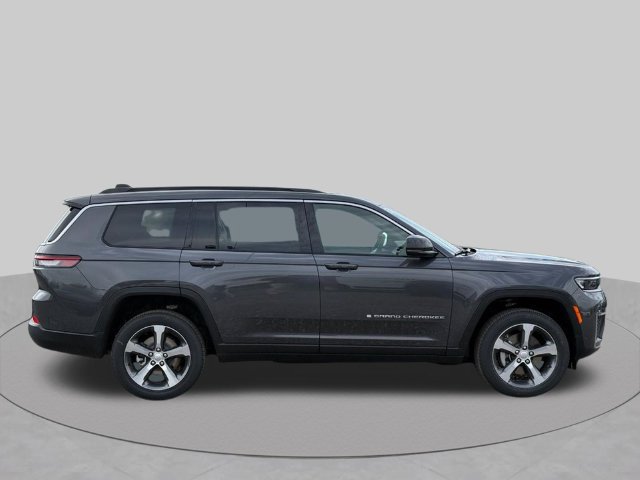 New 2026 Jeep Grand Cherokee L Limited w/ Luxury Tech Group II AWD/4WD image 2