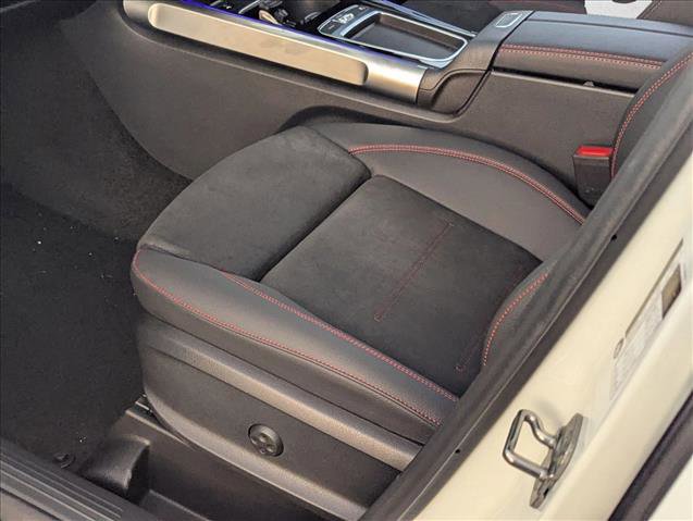 Used 2025 Mercedes-Benz GLB 250 image 4