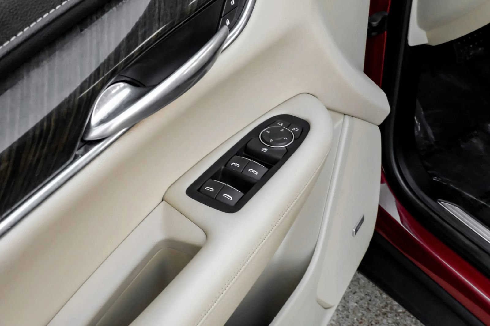 Used 2018 Cadillac XT5 FWD image 49