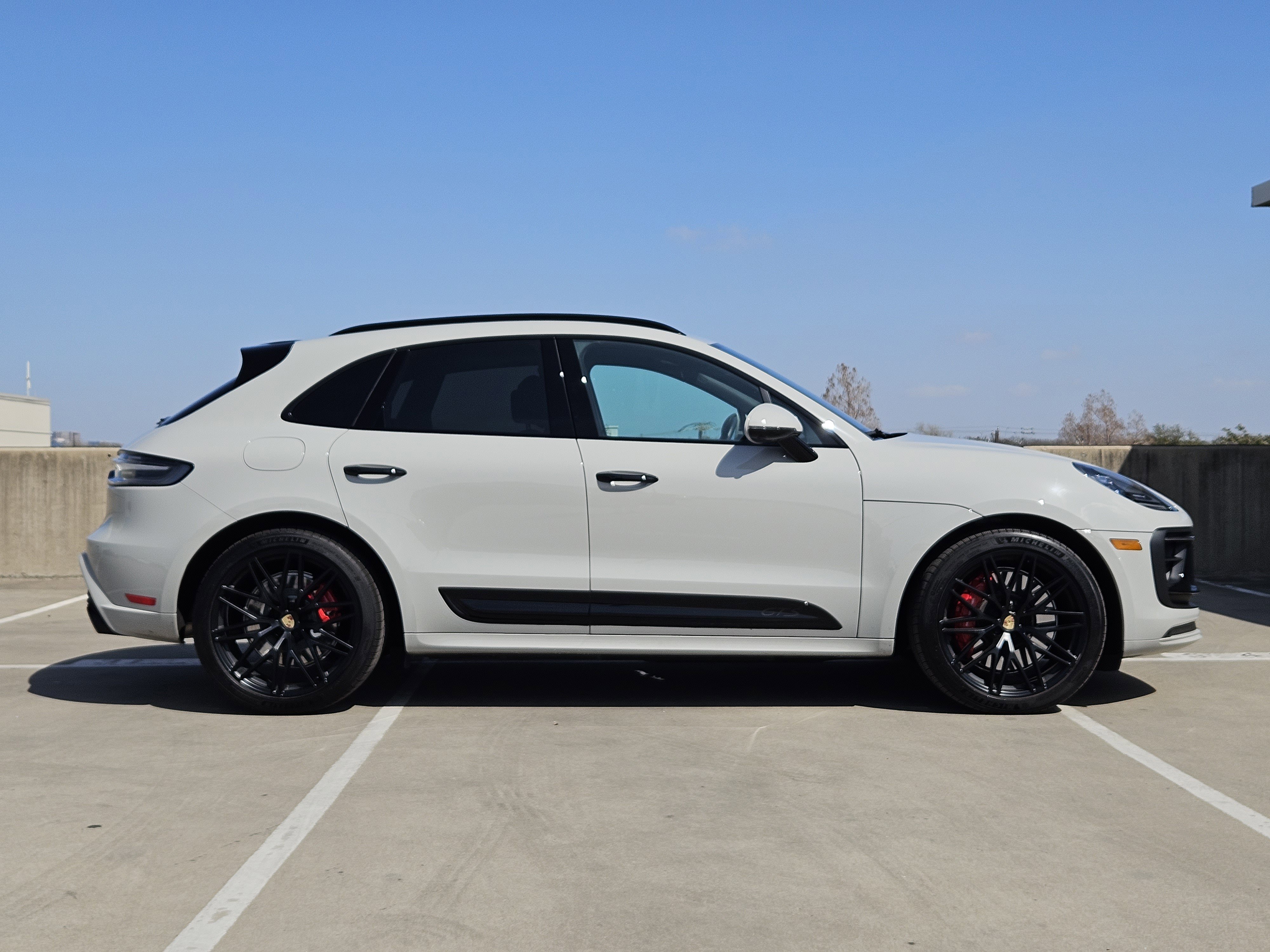 Certified 2024 Porsche Macan GTS image 9