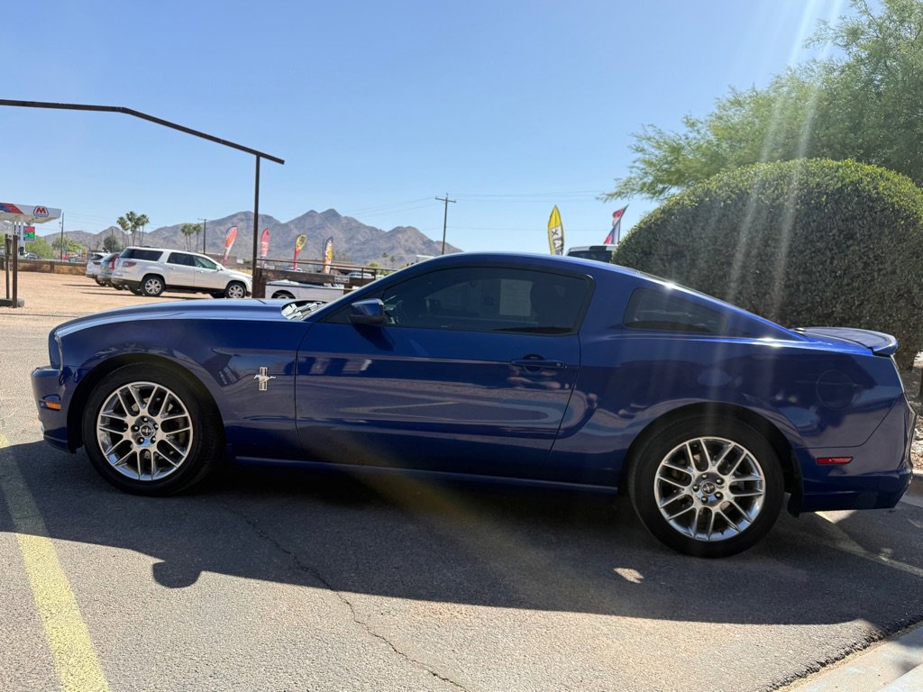 Used 2013 Ford Mustang Premium RWD image 3