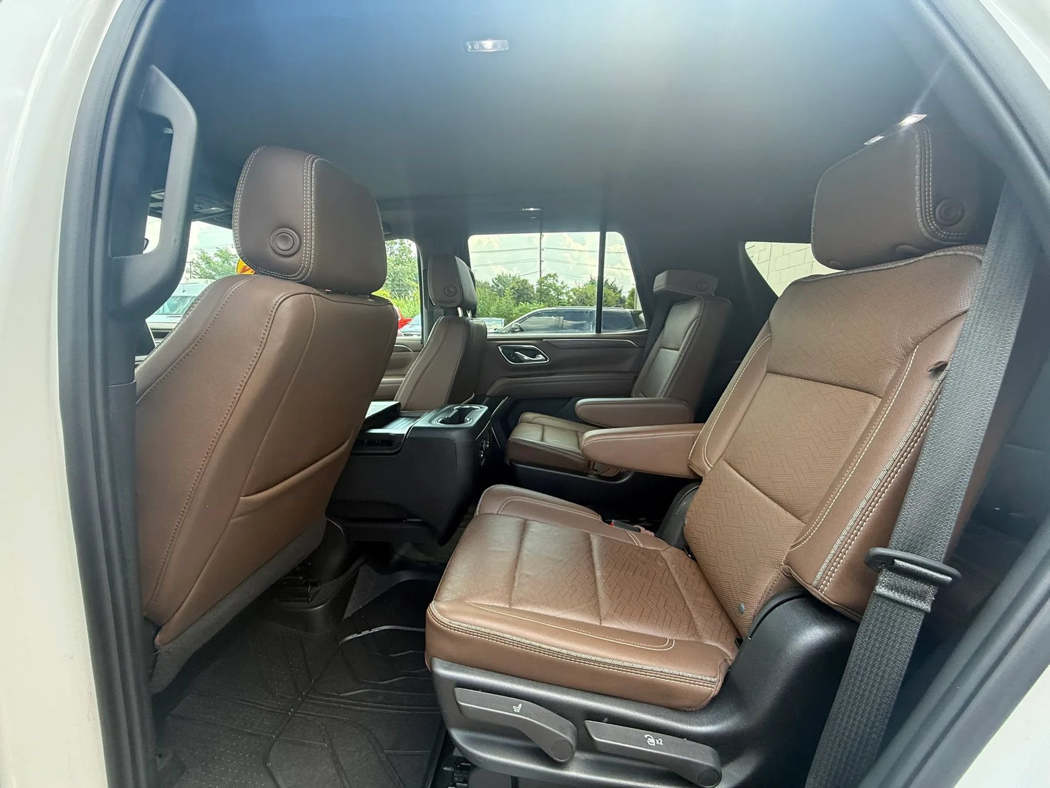 Used 2024 Chevrolet Tahoe High Country w/ Advanced Technology Package AWD/4WD image 26