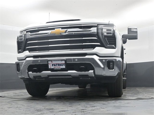 Used 2024 Chevrolet Silverado 2500 LTZ w/ LTZ Convenience Package image 46