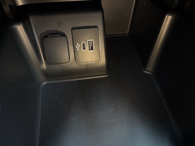 Used 2025 Ford Explorer ST-Line image 16