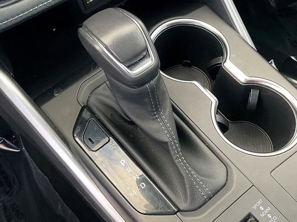 Used 2023 Toyota Highlander XLE image 28