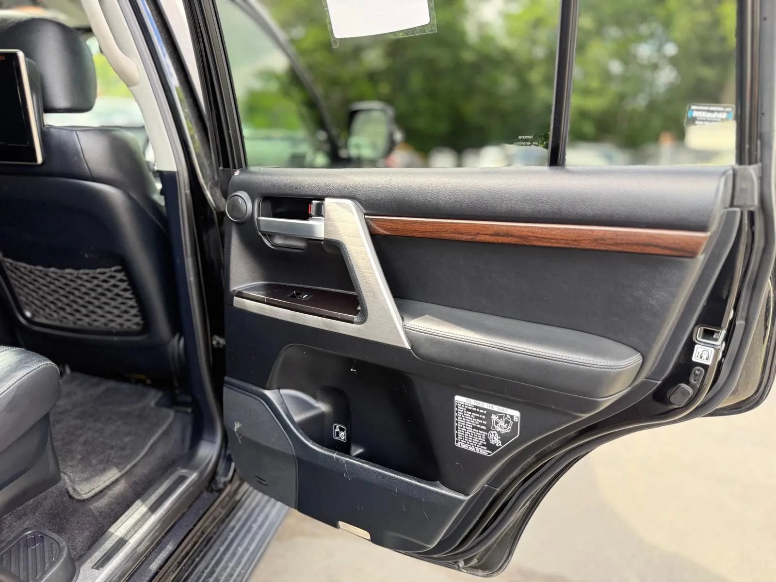 Used 2016 Toyota Land Cruiser w/ Four Season Floor Mat Package AWD/4WD image 29