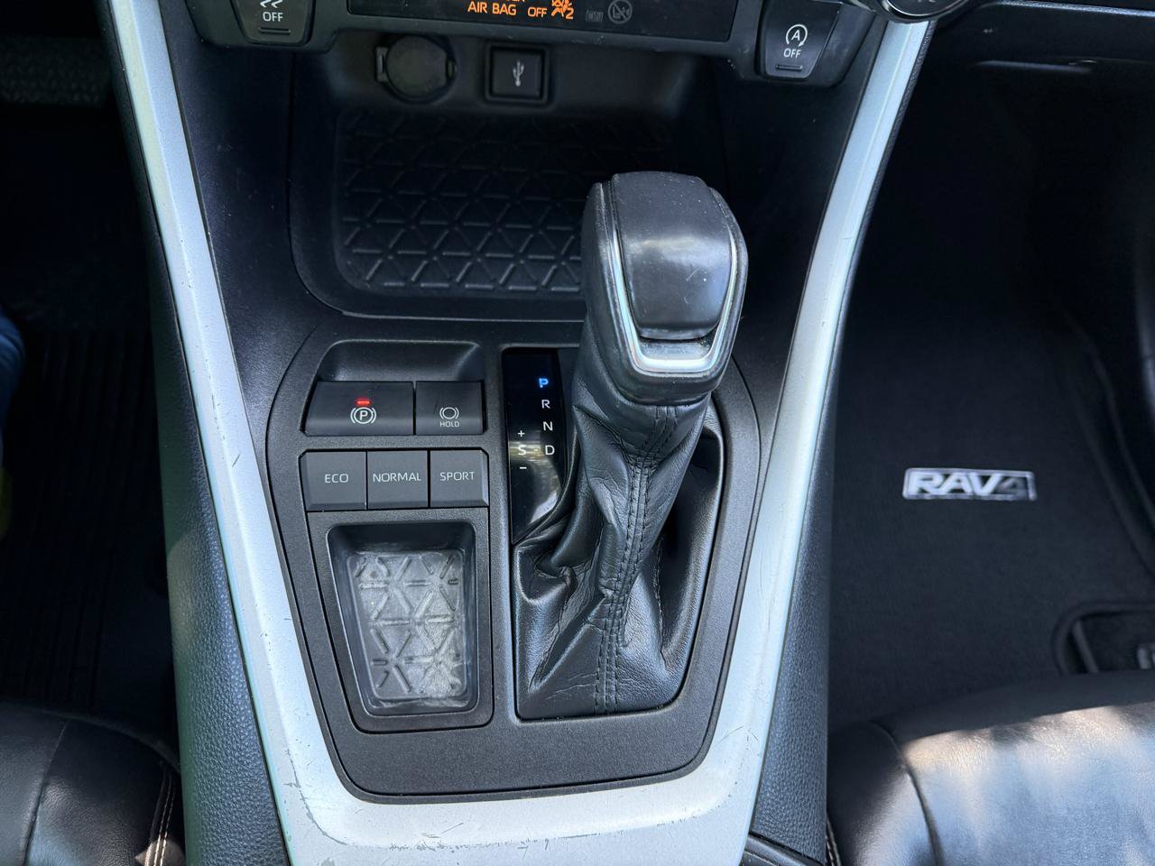 Used 2022 Toyota RAV4 XLE Premium FWD image 48