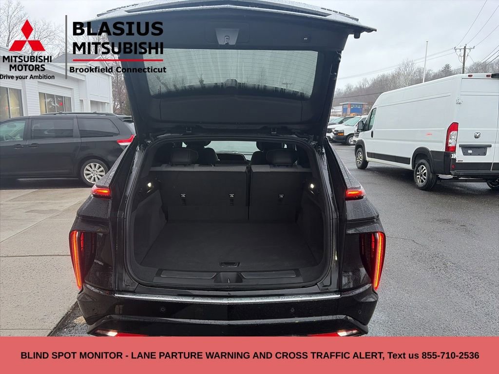 Used 2024 Cadillac Lyriq Tech image 10