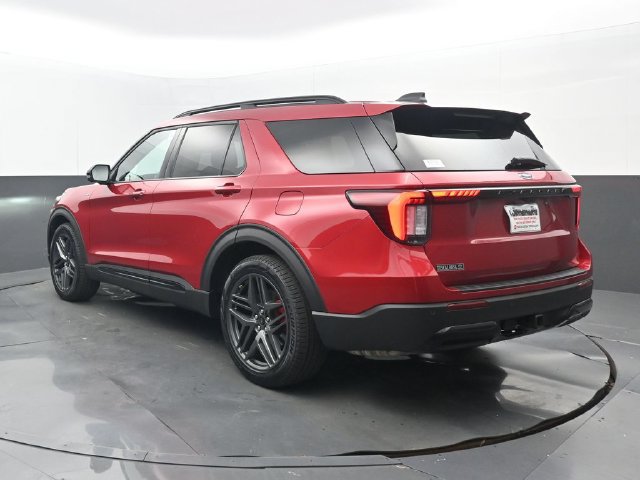 Used 2025 Ford Explorer ST-Line w/ Premium Package RWD image 3