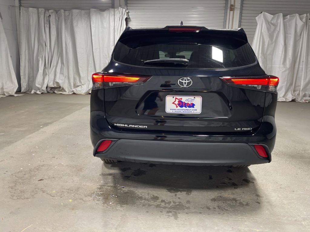 Used 2024 Toyota Highlander XLE image 6
