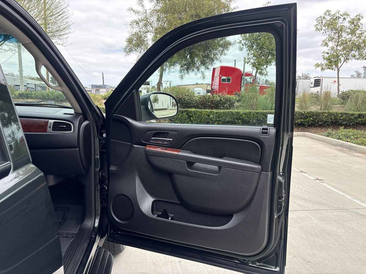 Used 2013 Chevrolet Avalanche LS AWD/4WD image 17