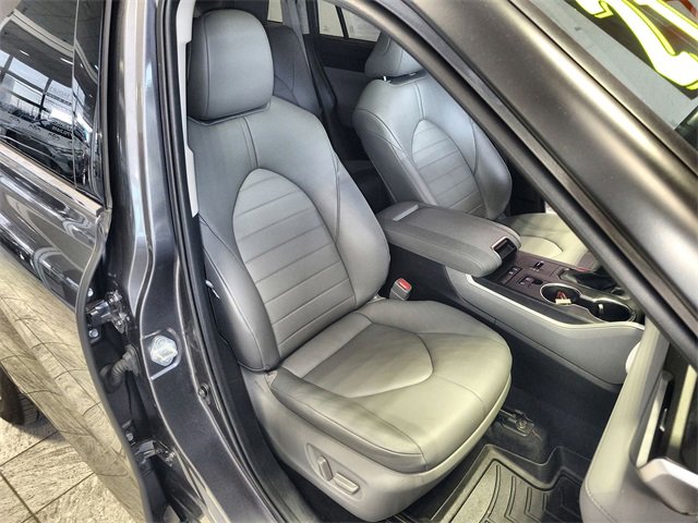 Used 2021 Toyota Highlander XLE image 26