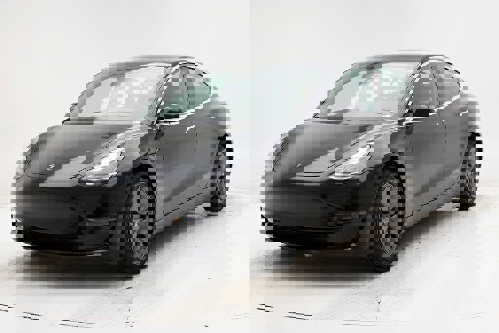 Used 2020 Tesla Model 3 Standard Range Plus image 4