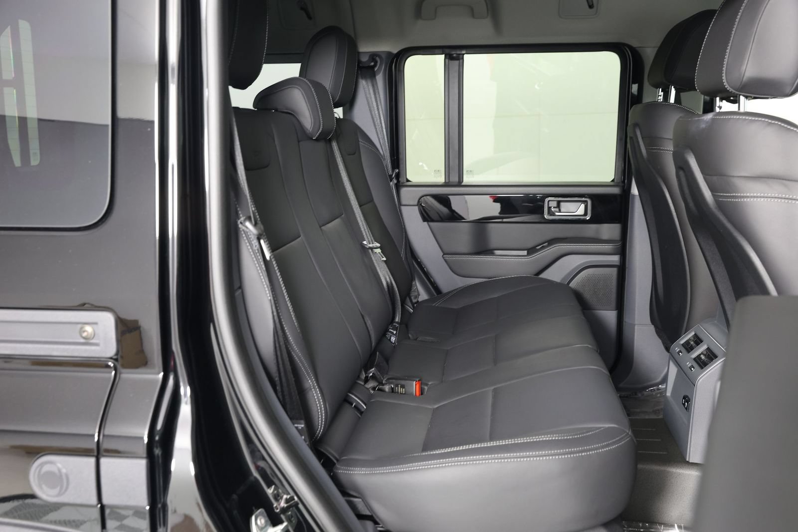 Used 2025 INEOS Grenadier AWD/4WD image 32