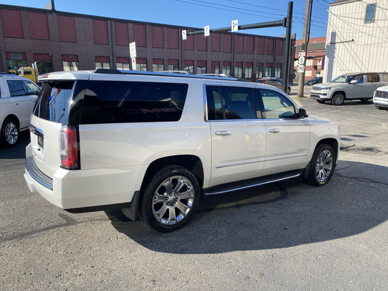 Used 2017 GMC Yukon XL Denali w/ Open Road Package AWD/4WD image 7