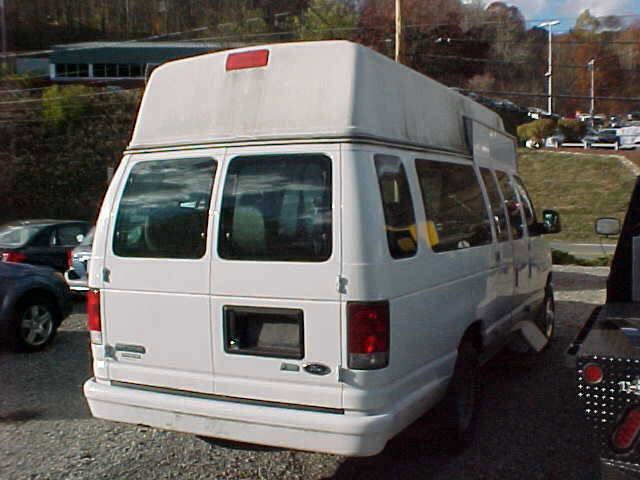 Used 2009 Ford E-150 and Econoline 150 Extended RWD image 5