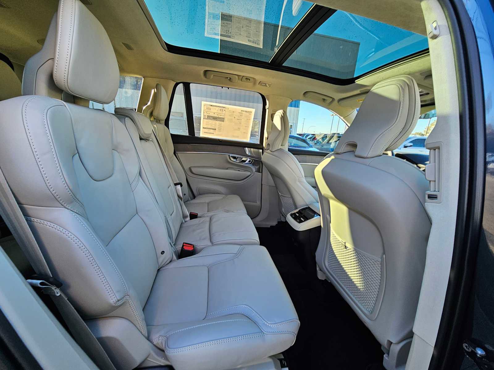 New 2025 Volvo XC90 B6 Ultra image 12