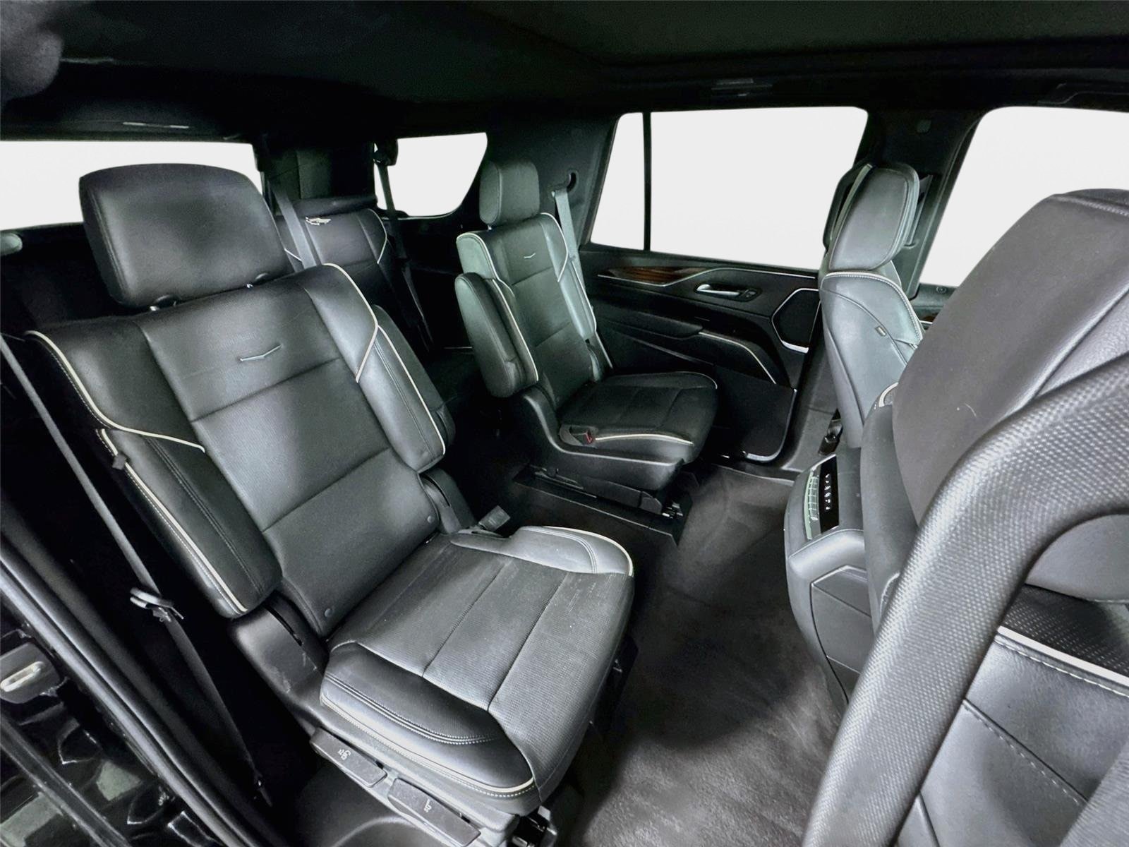 Used 2023 Cadillac Escalade Premium Luxury RWD image 31