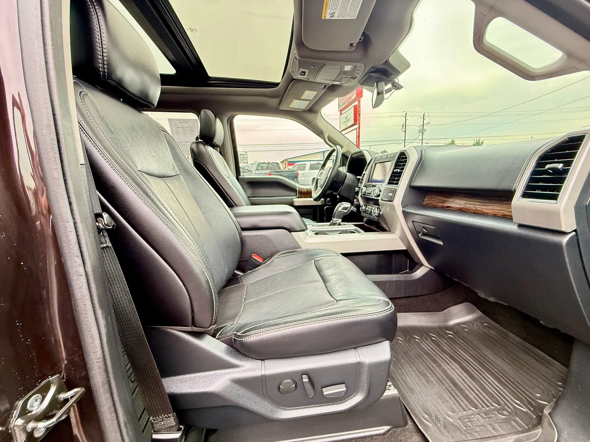 Used 2020 Ford F150 Lariat AWD/4WD image 17