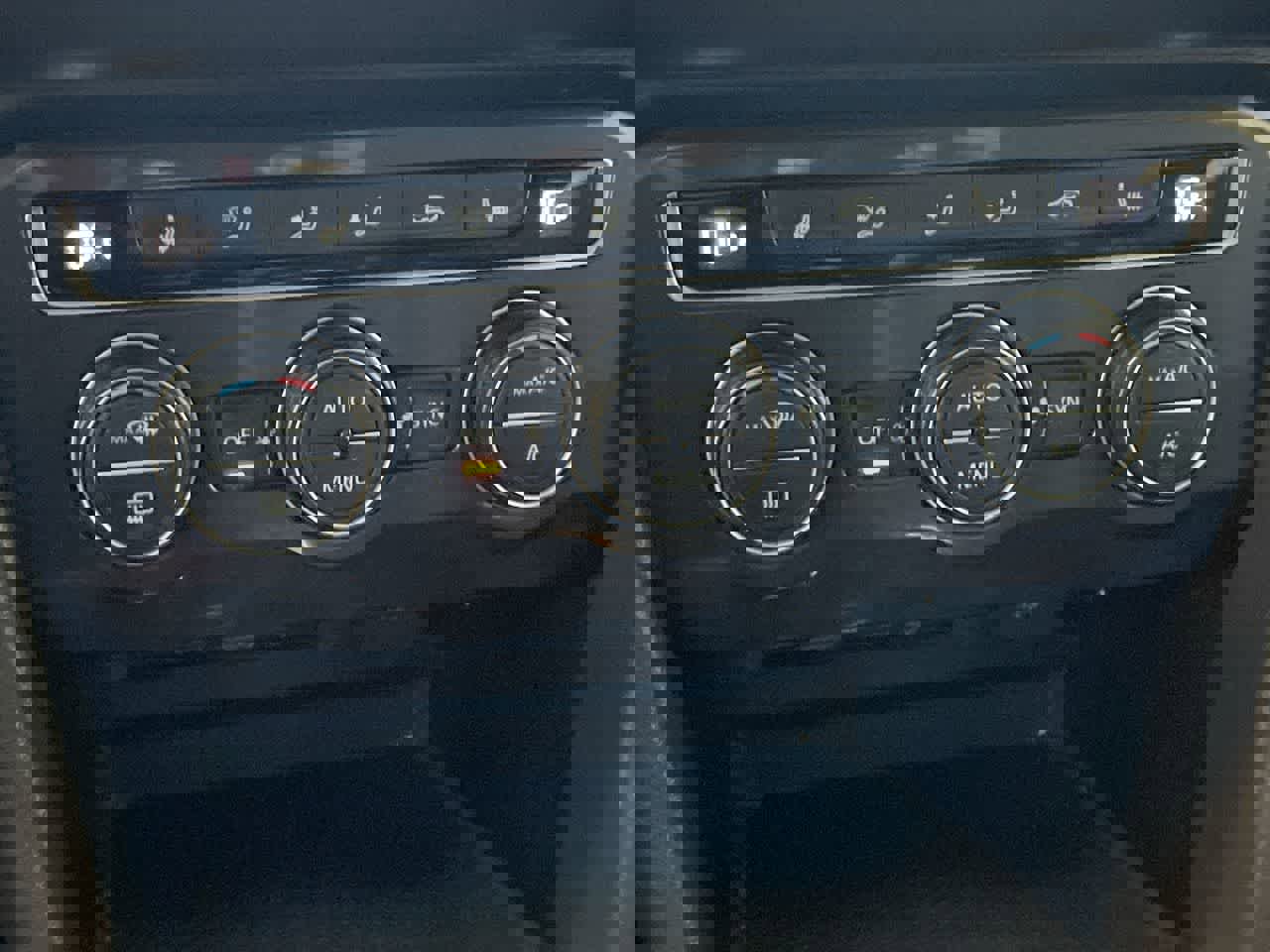 Used 2019 Volkswagen Tiguan SE image 18