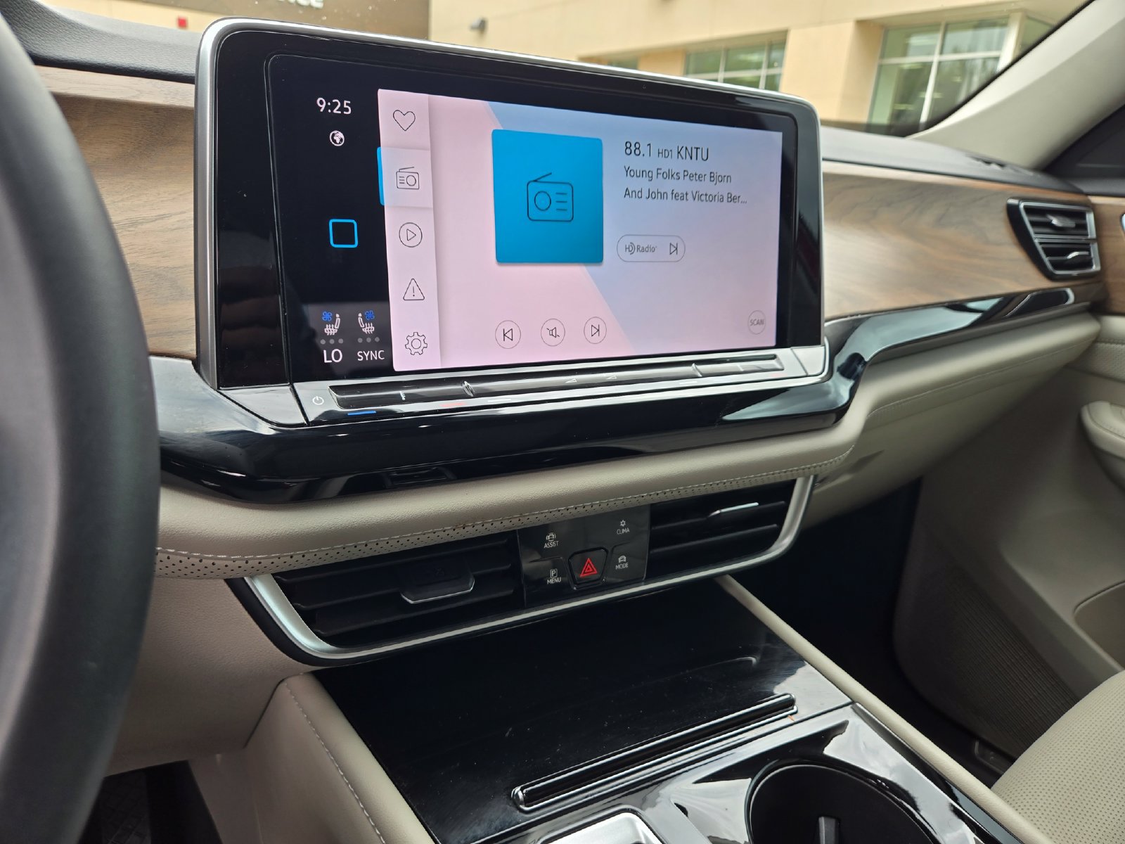 Used 2024 Volkswagen Atlas SE FWD image 15