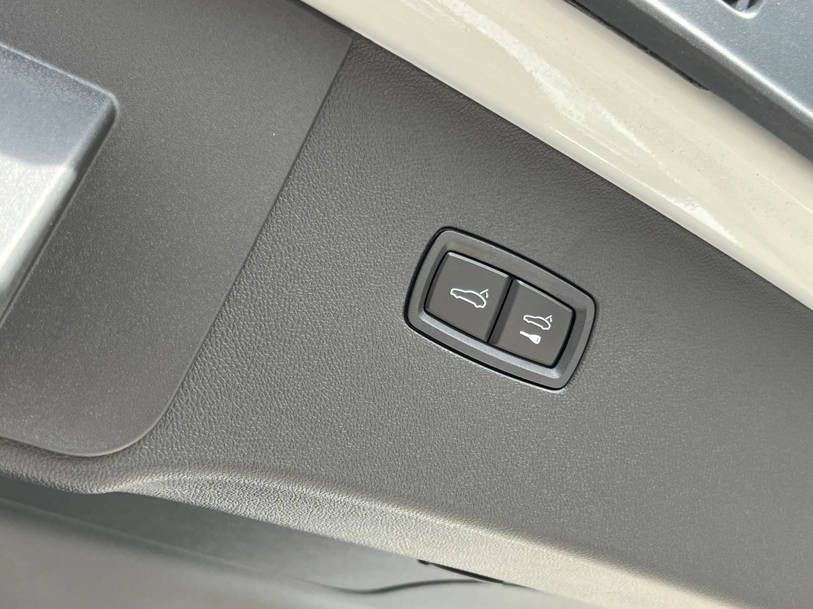 Certified 2025 Porsche Cayenne GTS AWD/4WD image 25