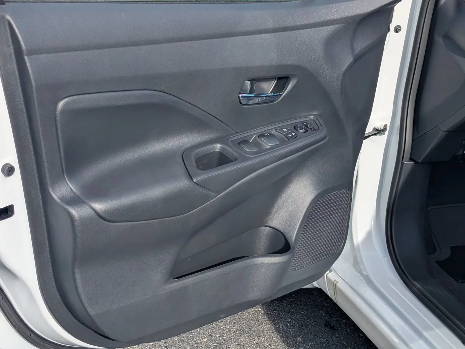 New 2025 Nissan Versa SV w/ Trunk Package FWD image 11