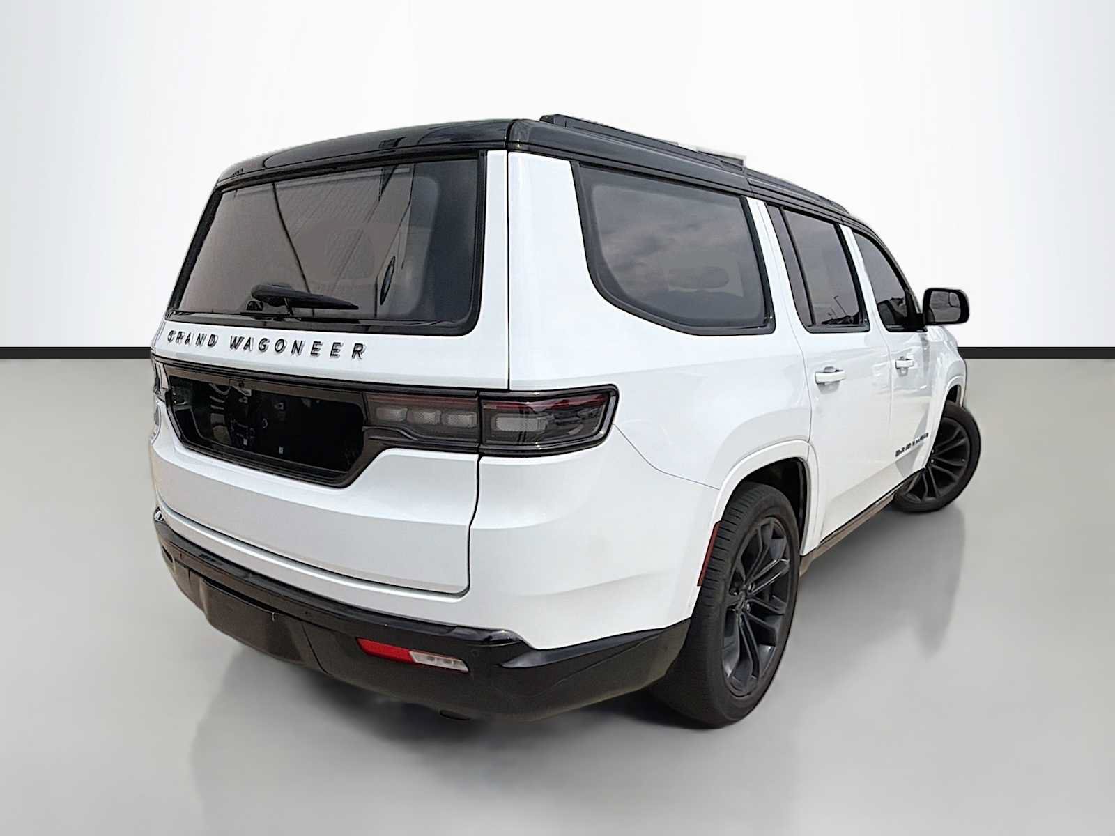 Used 2024 Jeep Grand Wagoneer Series III w/ Quick Order Packagew 28T AWD/4WD image 3