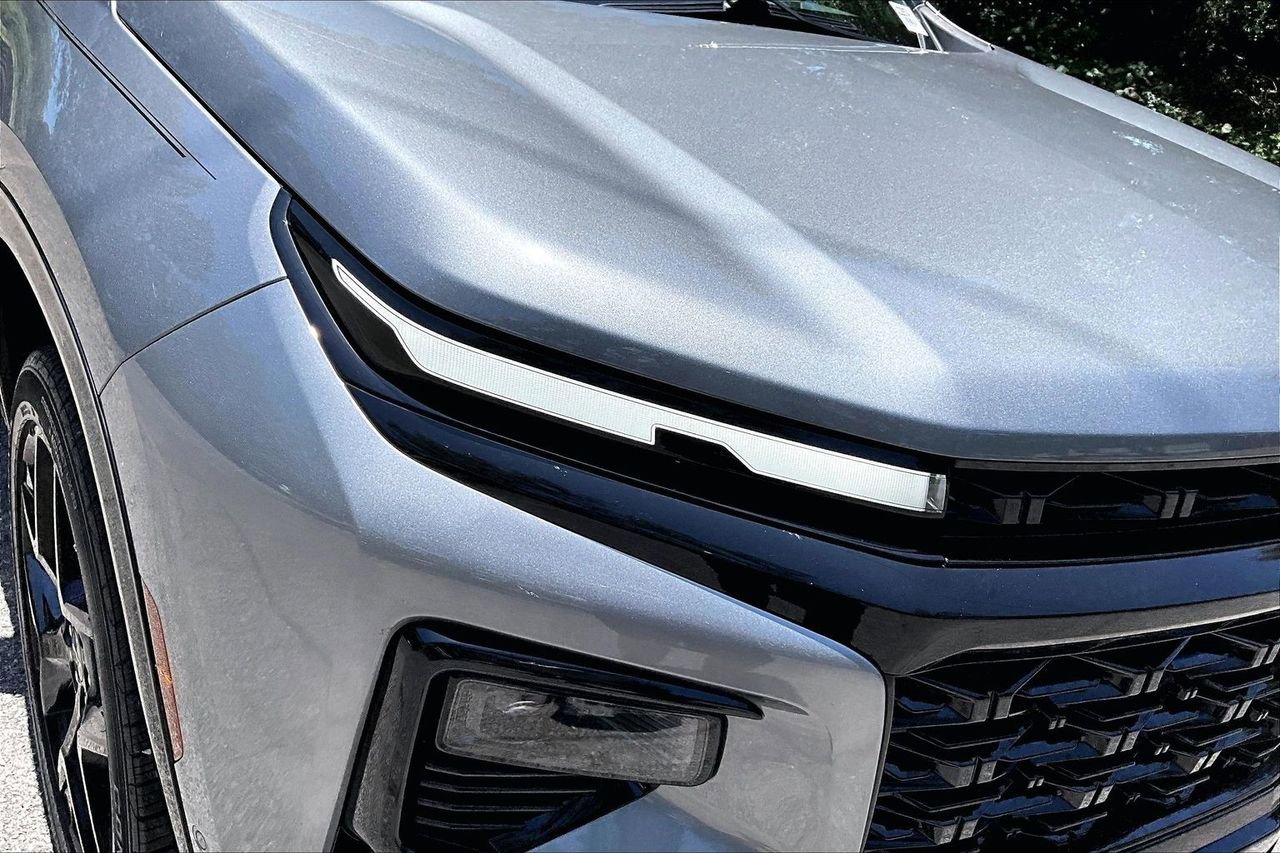 Used 2024 Chevrolet Traverse RS w/ LPO, Floor Liner Package FWD image 33