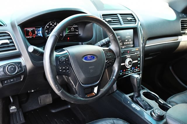 Used 2016 Ford Explorer Limited w/ Equipment Group 301A AWD/4WD image 16