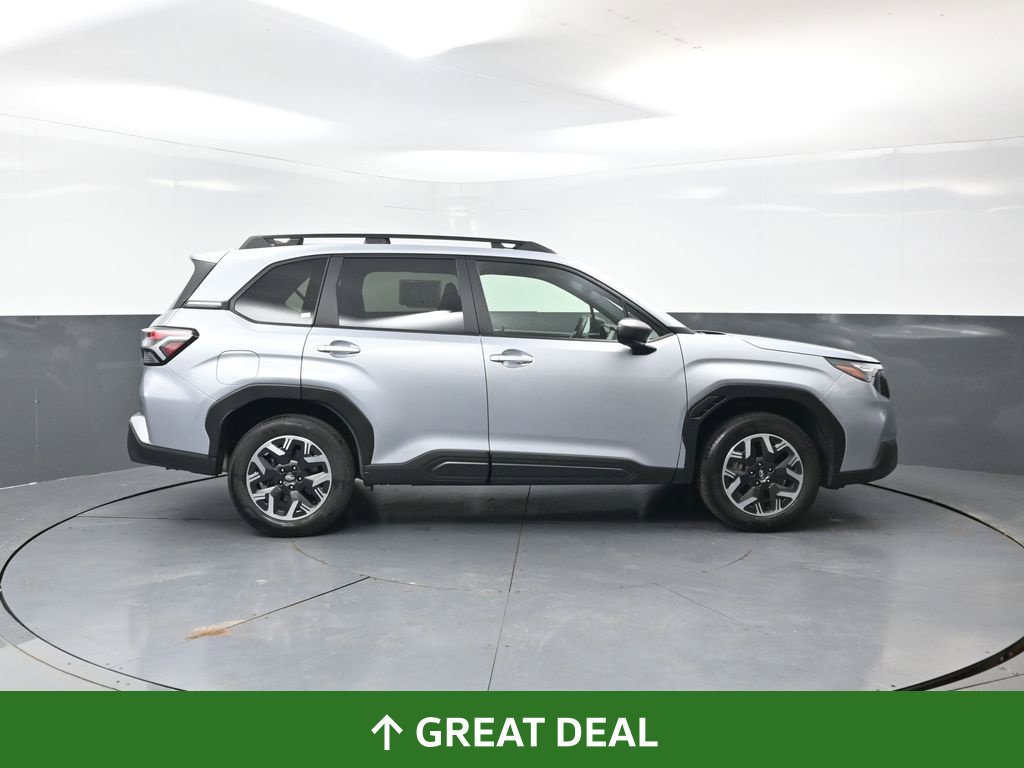 Used 2025 Subaru Forester Premium AWD/4WD image 2
