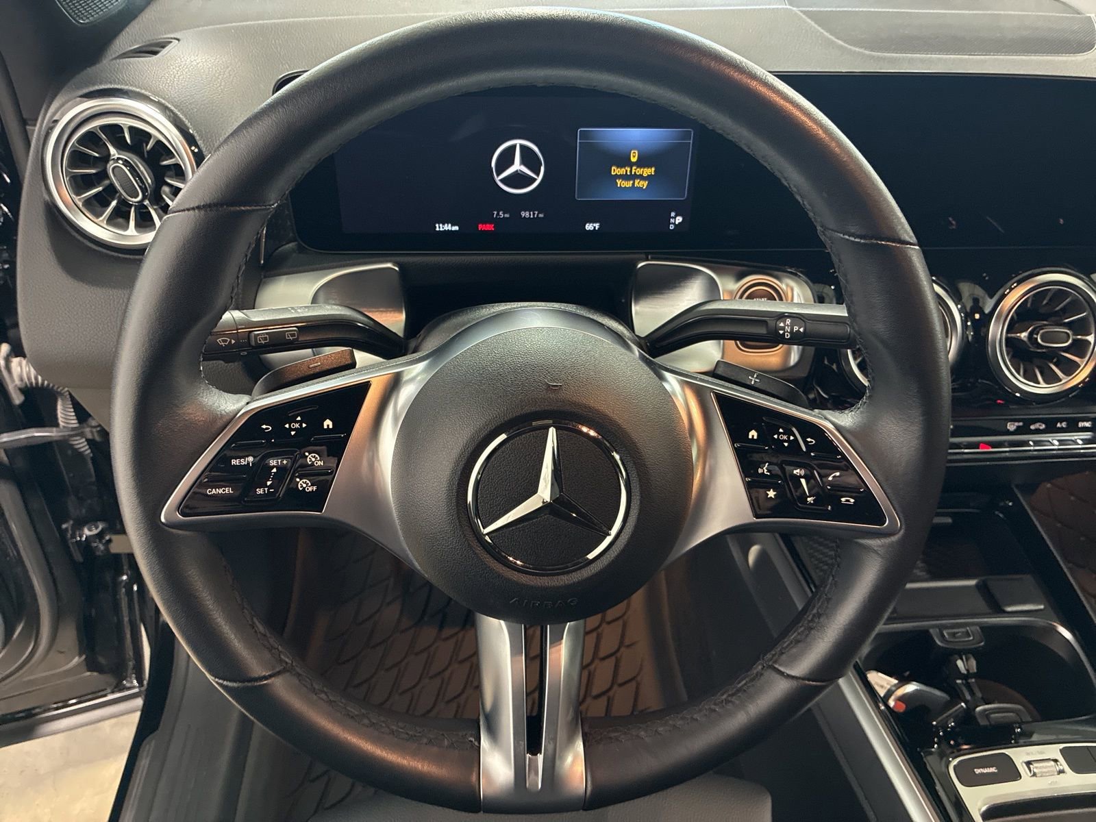 Used 2024 Mercedes-Benz GLB 250 4MATIC image 14