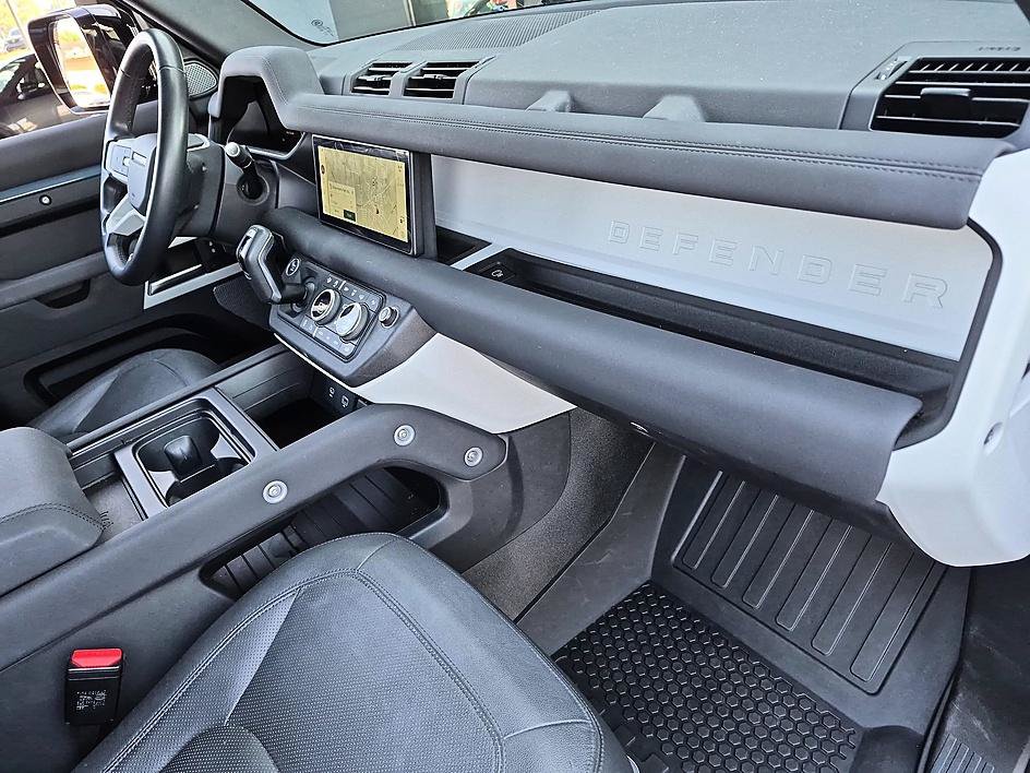 Used 2023 Land Rover Defender 90 SE AWD/4WD image 36