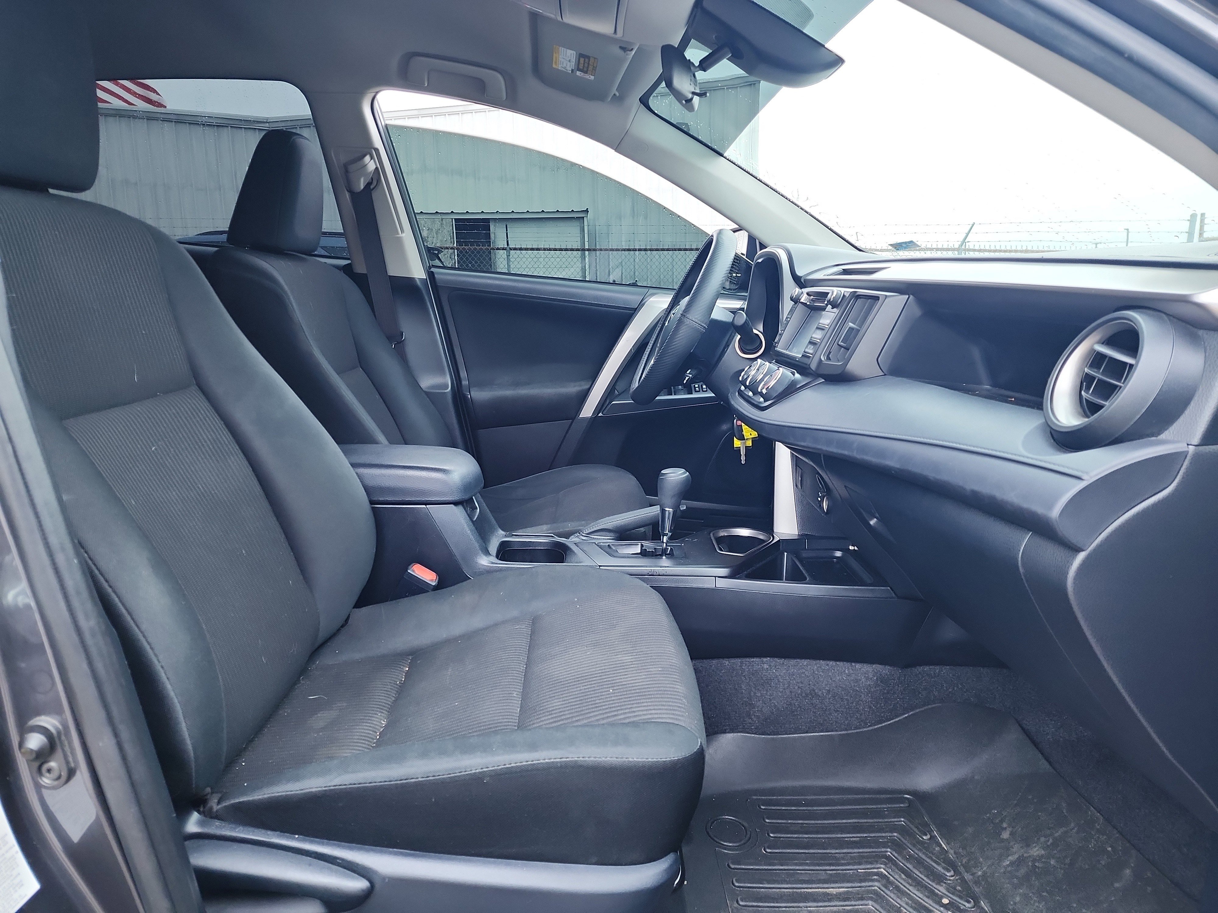 Used 2018 Toyota RAV4 LE image 15