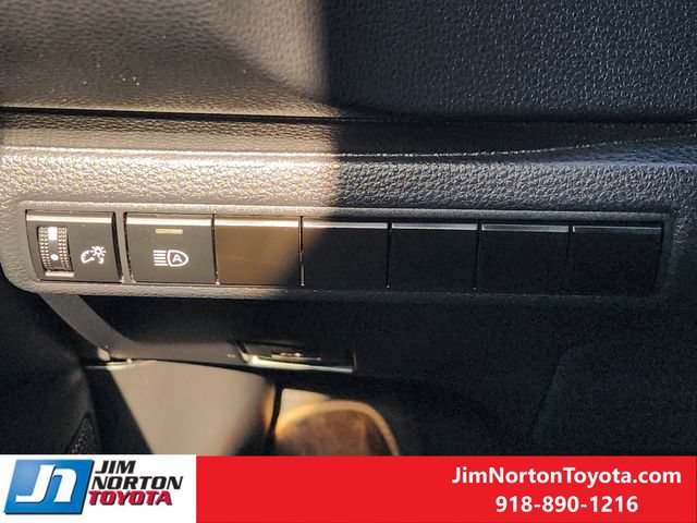 Used 2025 Toyota Corolla LE FWD image 22