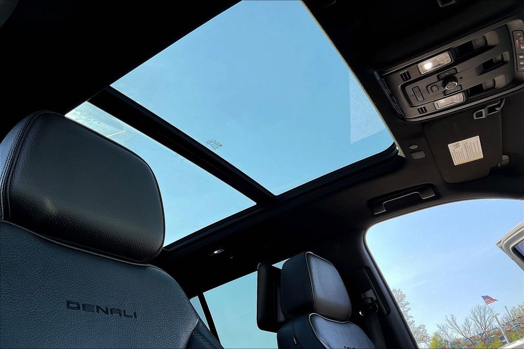 Used 2021 GMC Yukon Denali w/ Denali Premium Package image 17