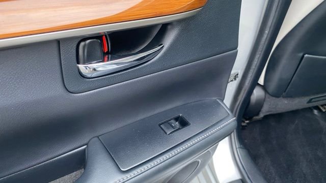 Used 2015 Lexus ES 300h image 16