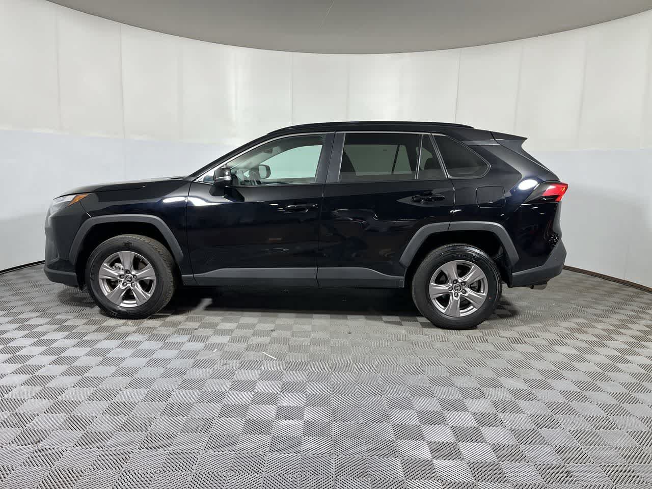 Used 2025 Toyota RAV4 XLE FWD image 5