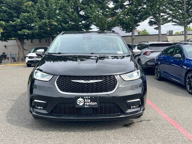 Used 2023 Chrysler Pacifica Limited FWD image 4