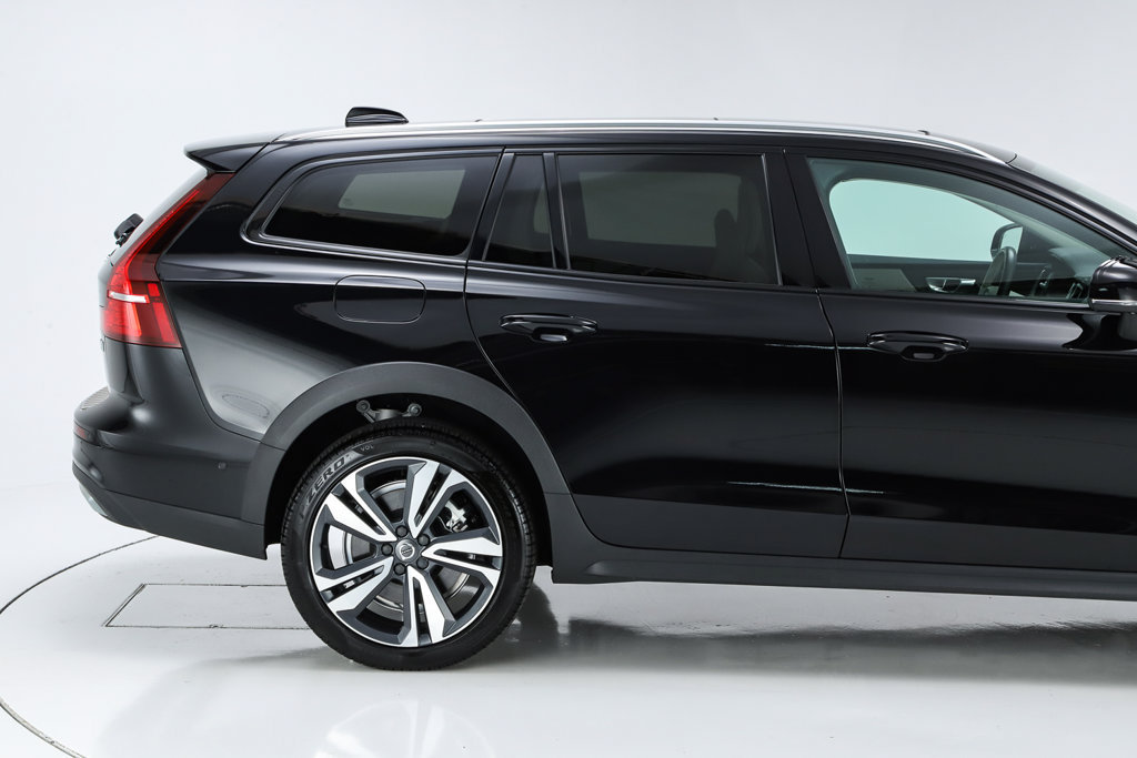 Used 2024 Volvo V60 B5 Cross Country Plus w/ Protection Package Premier AWD/4WD image 15