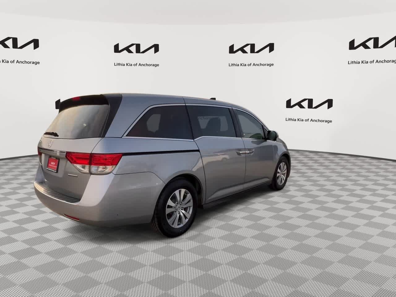 Used 2017 Honda Odyssey SE image 8