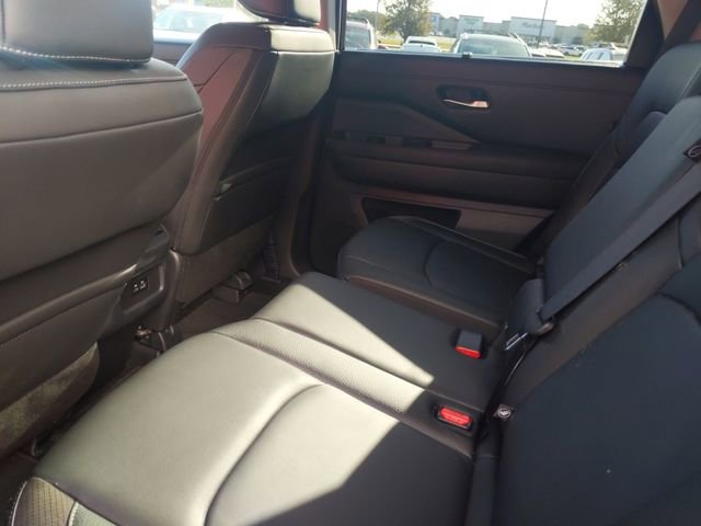 Used 2025 Nissan Pathfinder SL image 26