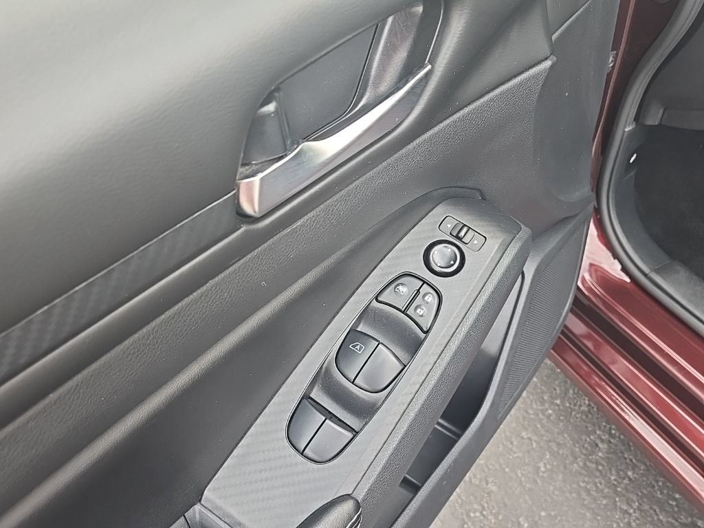 Used 2024 Nissan Altima 2.5 SV FWD image 12