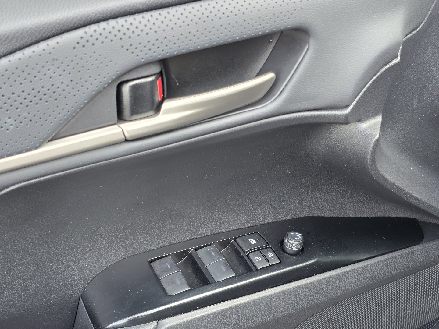 Used 2025 Toyota Camry XSE image 36