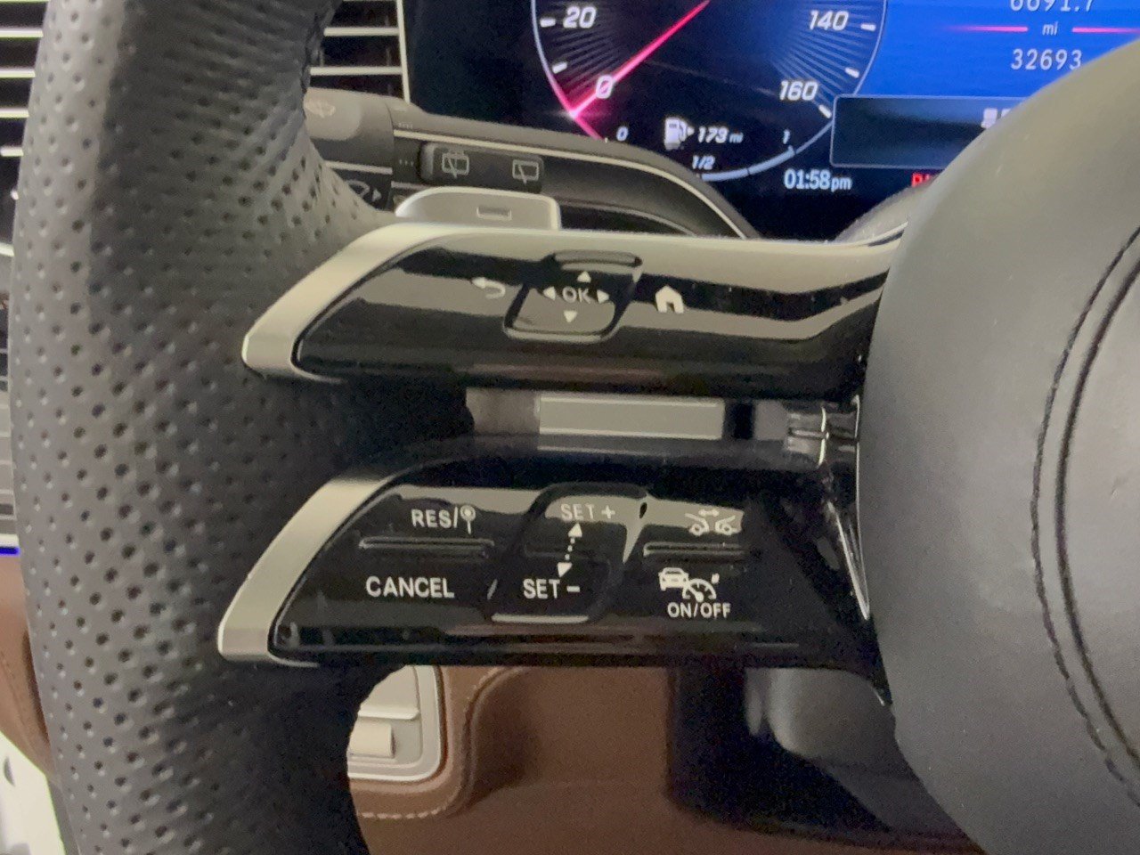 Used 2024 Mercedes-Benz GLS 450 4MATIC image 18