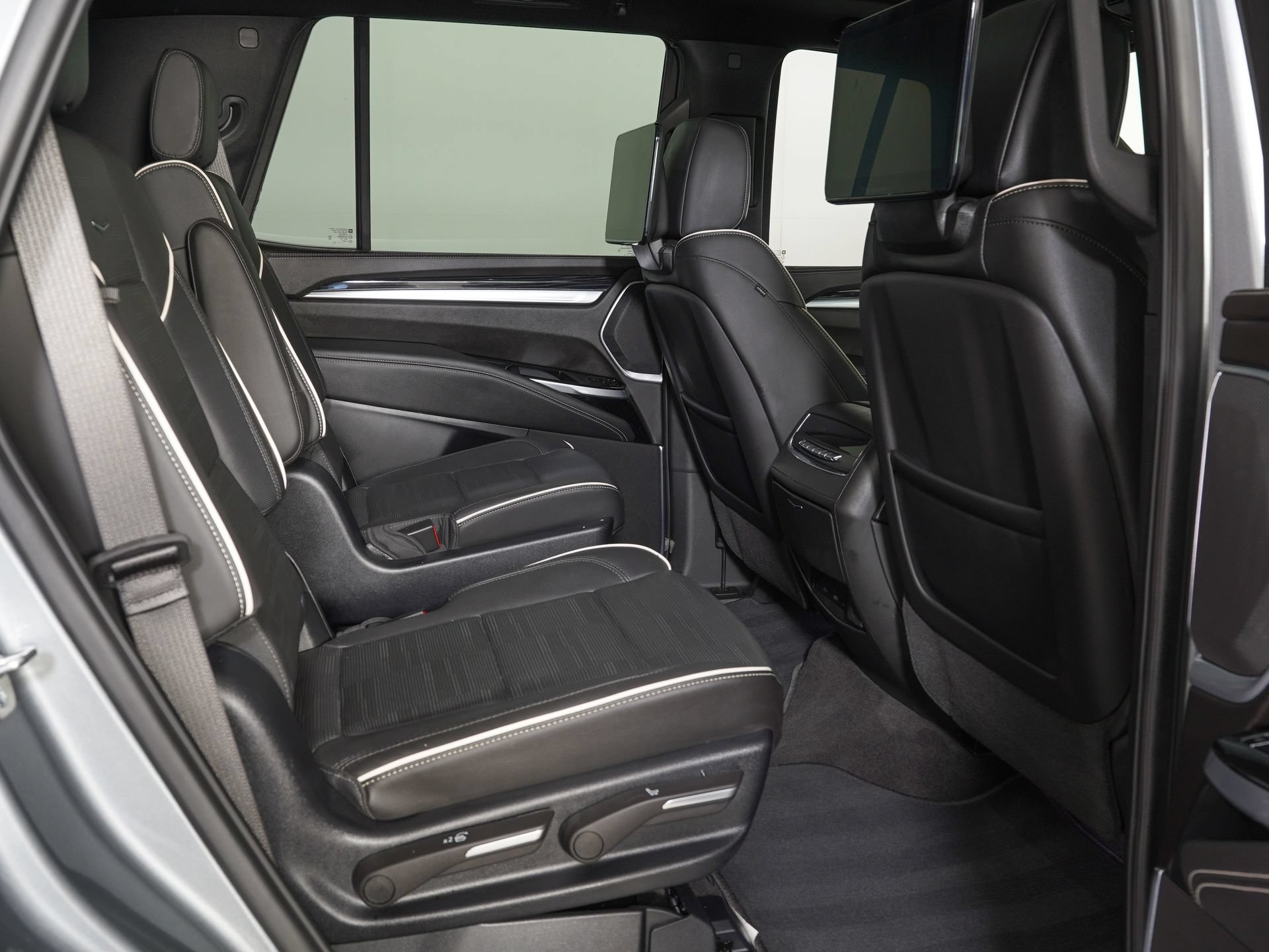 Used 2026 Cadillac Escalade Sport w/ Touring Package AWD/4WD image 11