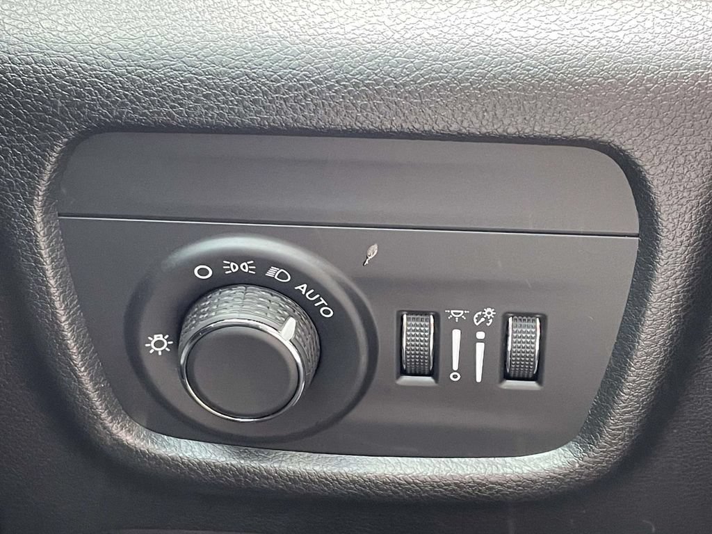 Used 2023 Jeep Grand Cherokee Altitude AWD/4WD image 19